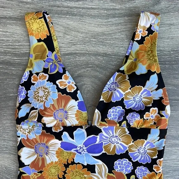 L*Space Seam-Free Katniss One Piece Classic Swimsuit, sugar & spice - Picture 4 of 9